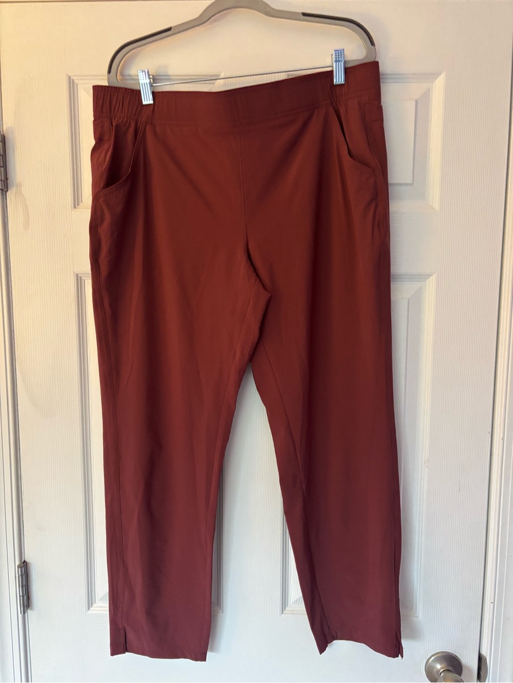 Eddie Bauer Straight-Leg Pull-On Pants in Rust